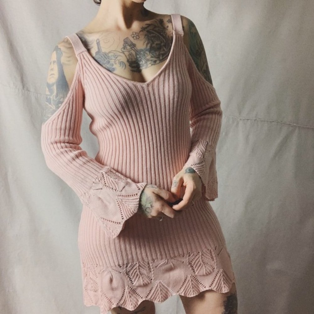 🌸 Cold Shoulder Pastel Pink Ribbed Sweater Dress 🥿
